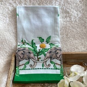 Dish✨Towel✨from💕Anthropologie💕✨with✨Beautiful✨embroidery✨